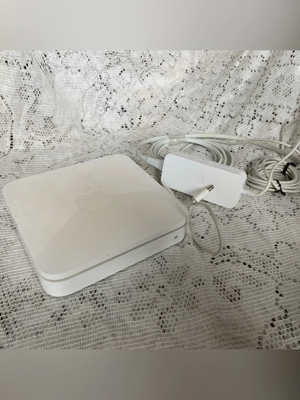 Apple AirPort Extreme Base Station A1143 Wireless Router w/ Power Supply Tested
